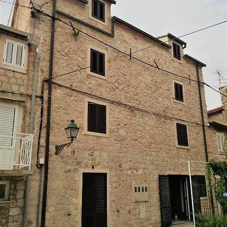 Teuta Stari Grad Hvar